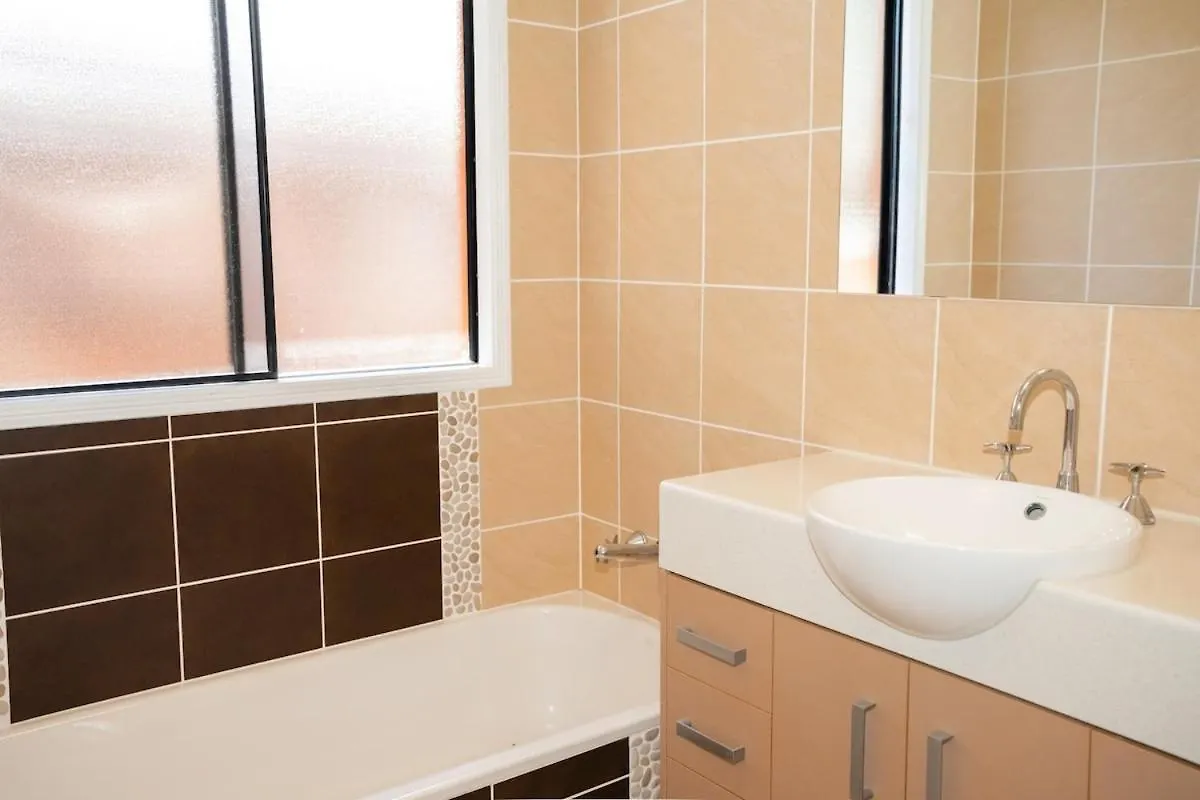 Holiday home Lake House, Stroll To Beach & Cafes- Pets Welcome Trinity Beach Australia