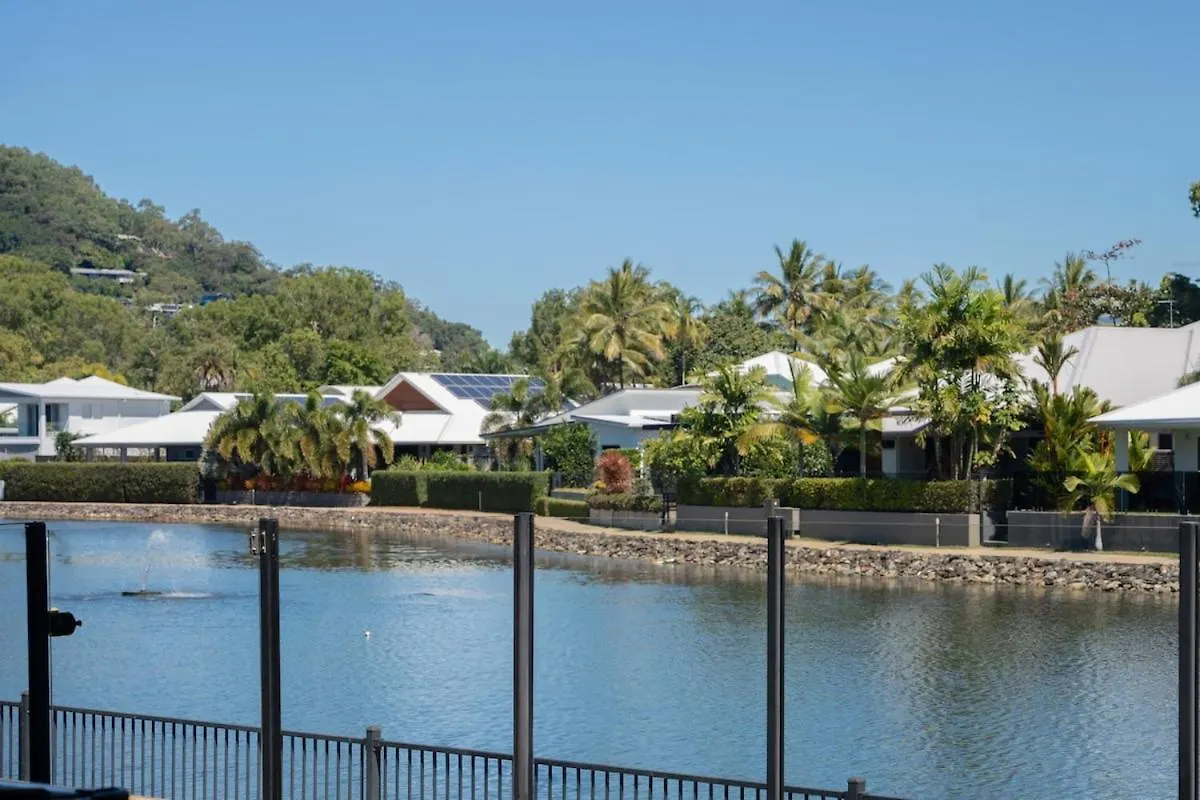 Lake House, Stroll To Beach & Cafes- Pets Welcome Trinity Beach