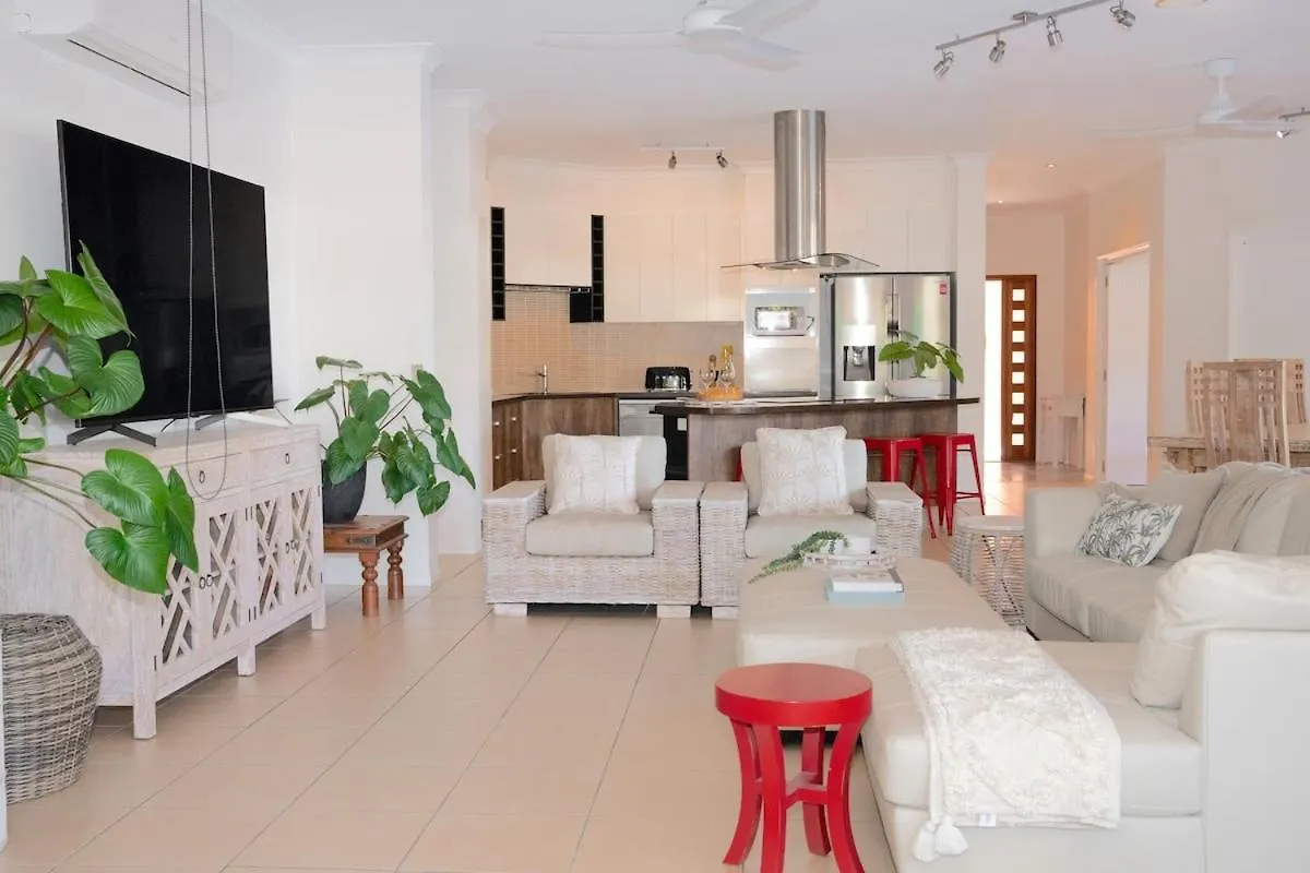 Holiday home Lake House, Stroll To Beach & Cafes- Pets Welcome Trinity Beach