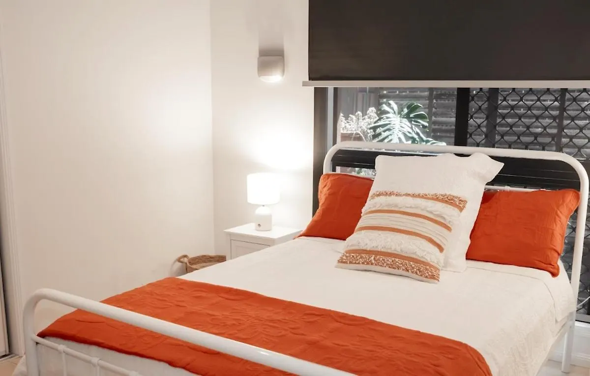 Lake House, Stroll To Beach & Cafes- Pets Welcome Trinity Beach Australia