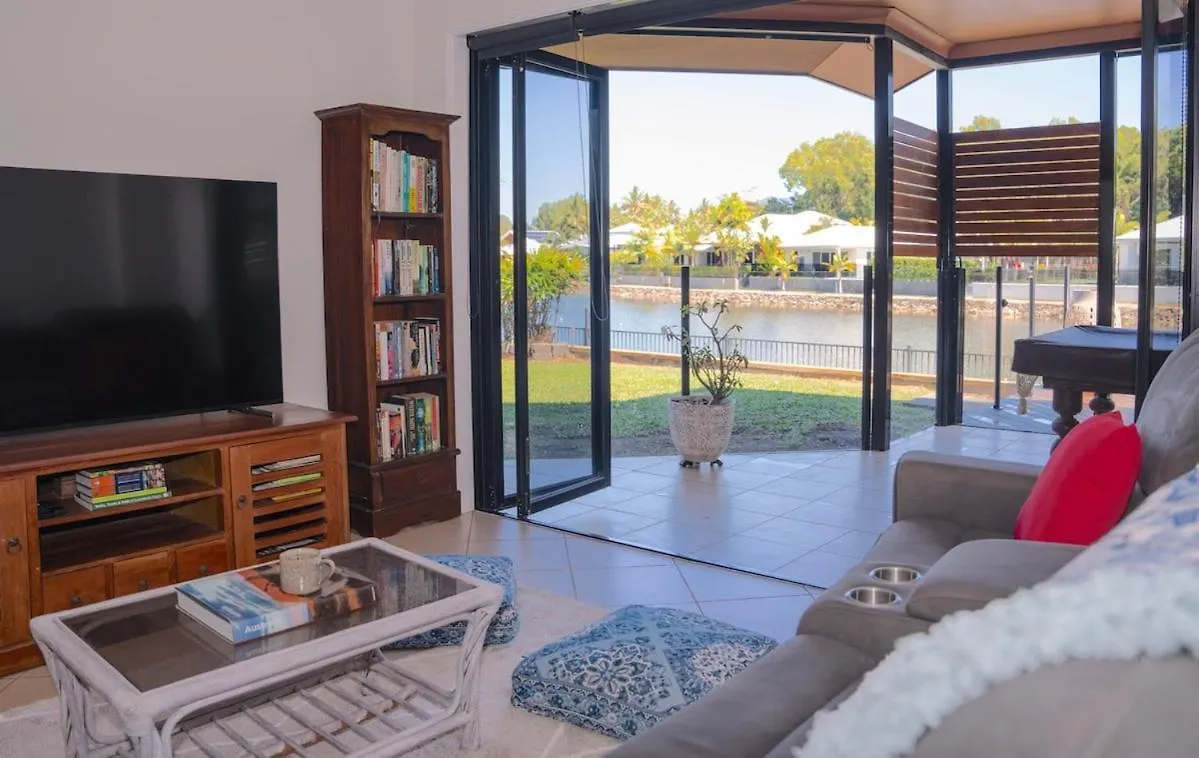 Lake House, Stroll To Beach & Cafes- Pets Welcome Trinity Beach Holiday home