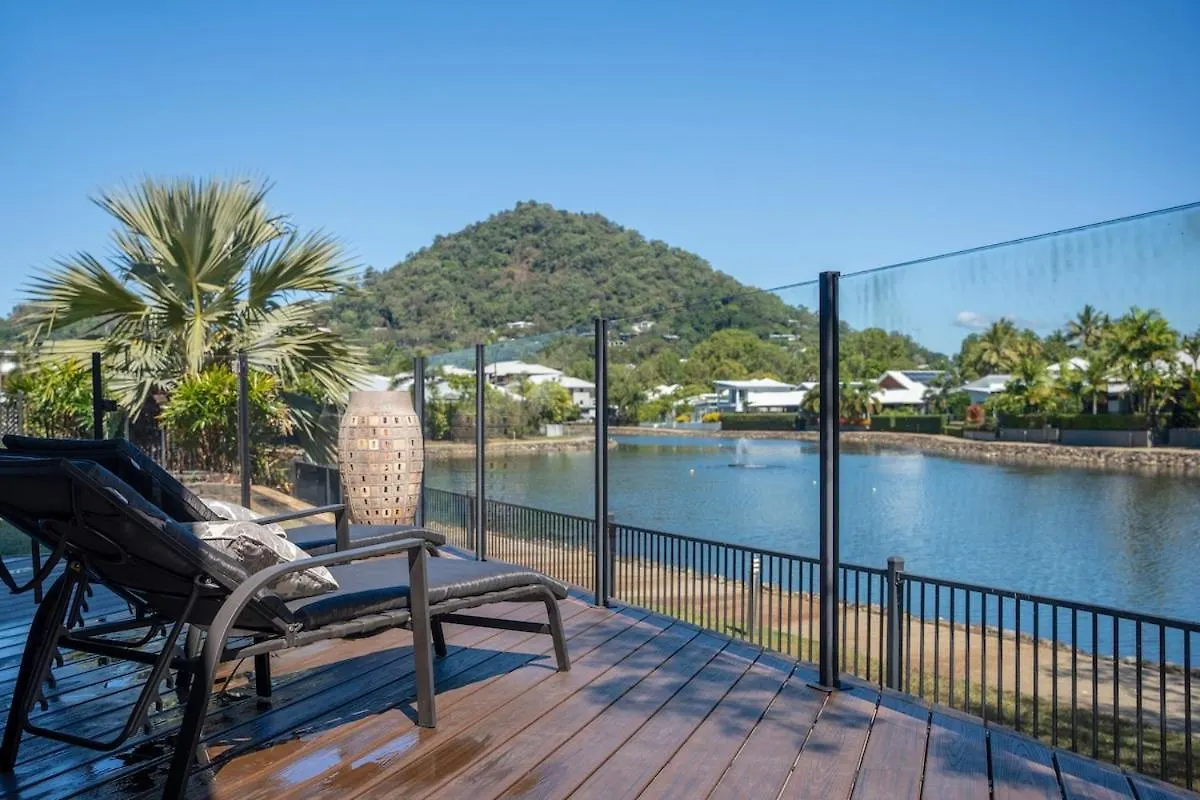 Lake House, Stroll To Beach & Cafes- Pets Welcome Trinity Beach